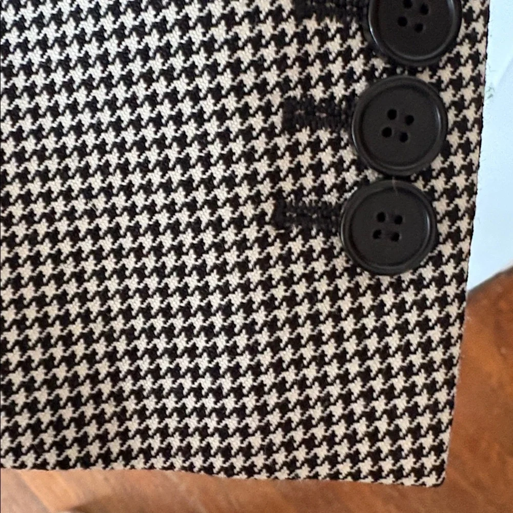 Alexander McQueen. Stunning Houndstooth Blazer. Impeccable like new condition. - Picture 7 of 16
